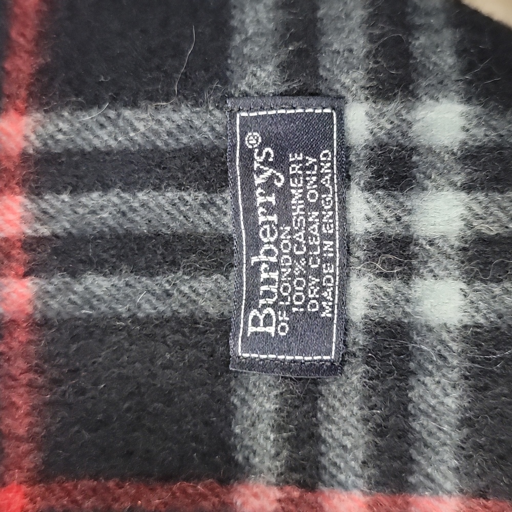 Authentic Burberry cashmere scarf - Picture 2 of 5